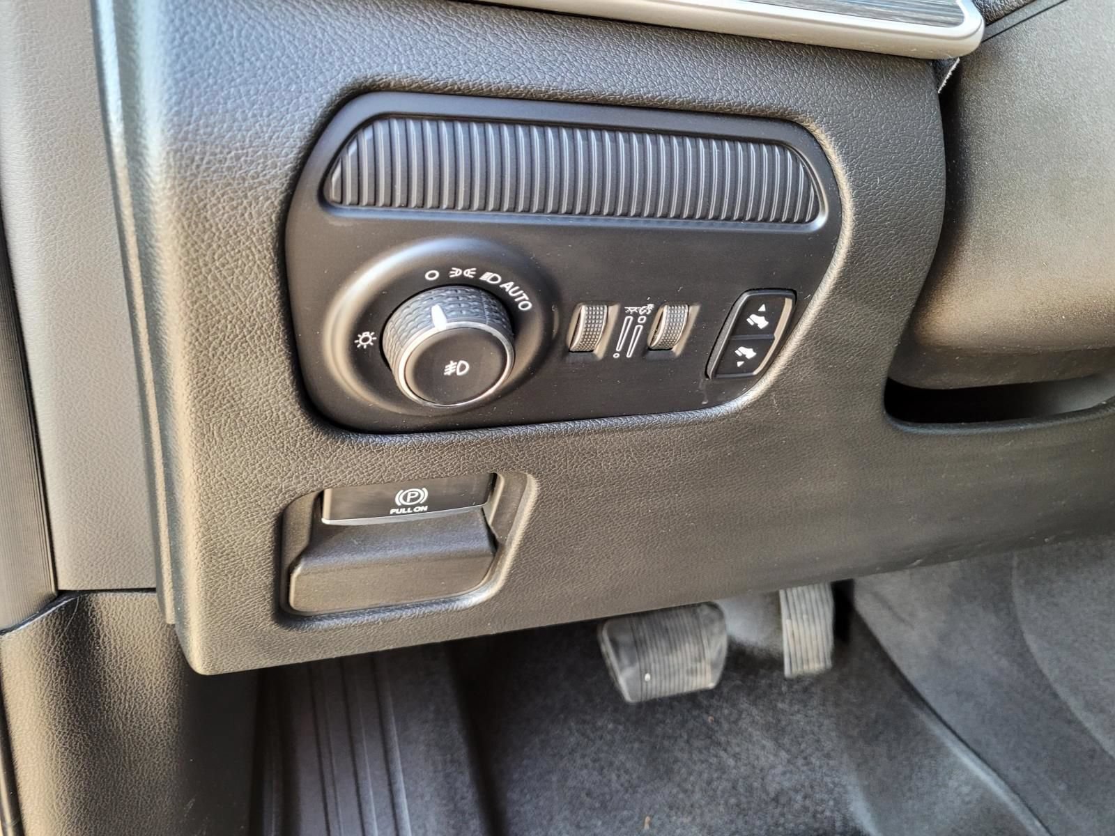 Used 2022 Jeep Wagoneer Series II w/ Premium Group I AWD/4WD image 27