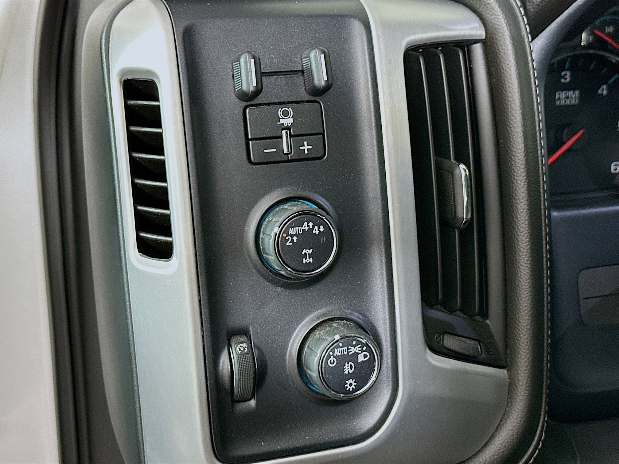 Used 2018 GMC Sierra 1500 SLT image 16