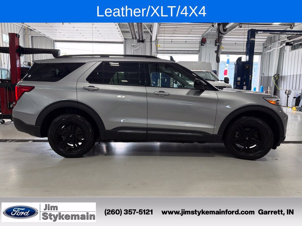 Used 2023 Ford Explorer XLT w/ XLT Sport Appearance Package AWD/4WD image 13
