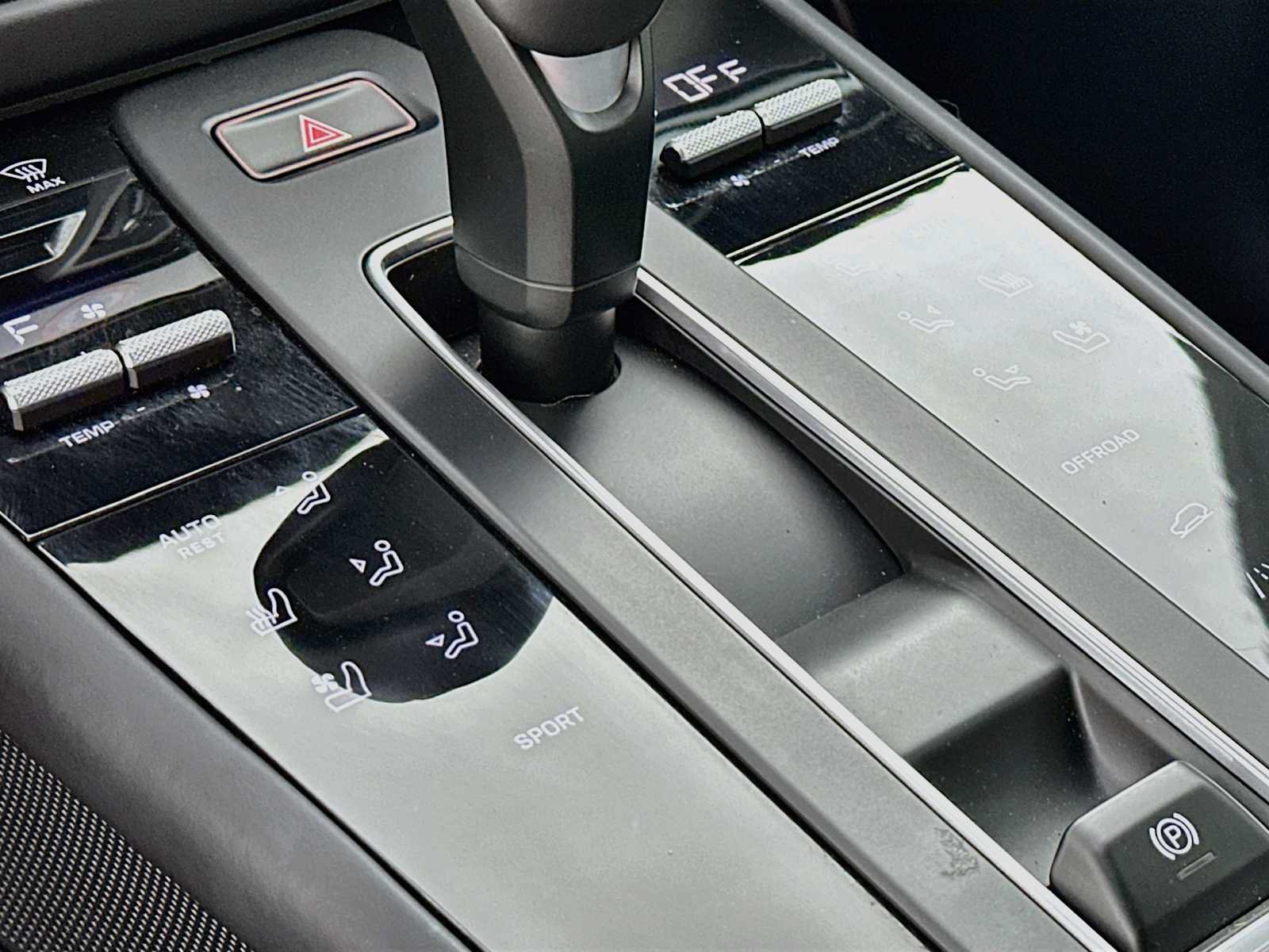 Certified 2026 Porsche Macan AWD/4WD image 21