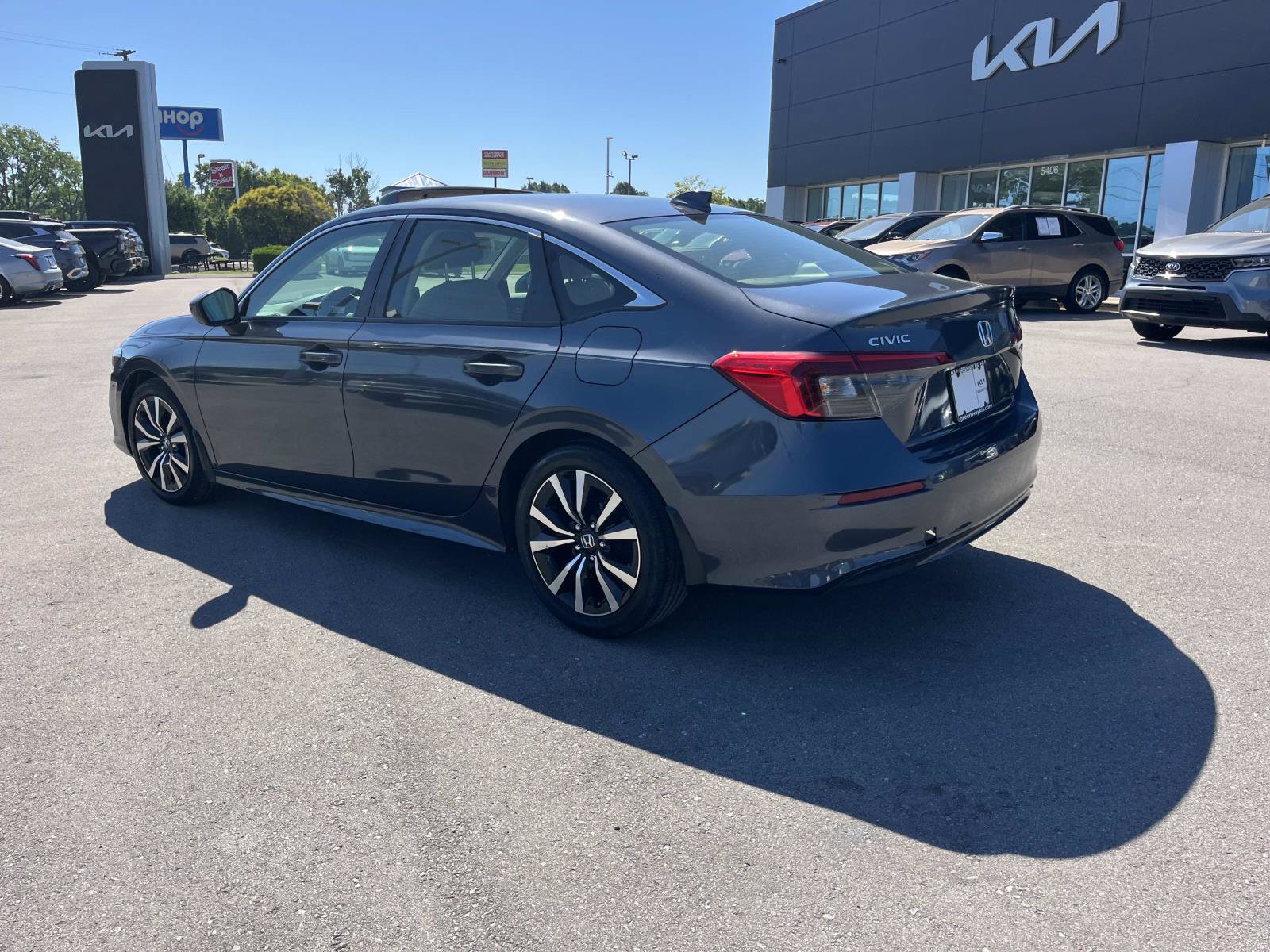 Used 2022 Honda Civic EX image 6