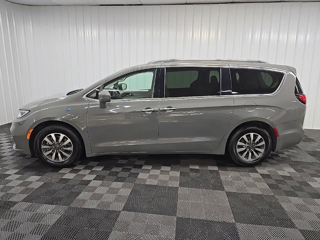 Used 2021 Chrysler Pacifica Touring-L image 5