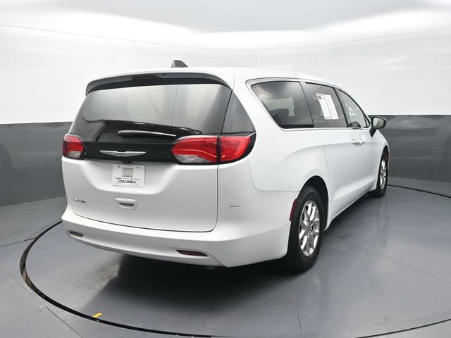 Used 2024 Chrysler Voyager LX FWD image 9