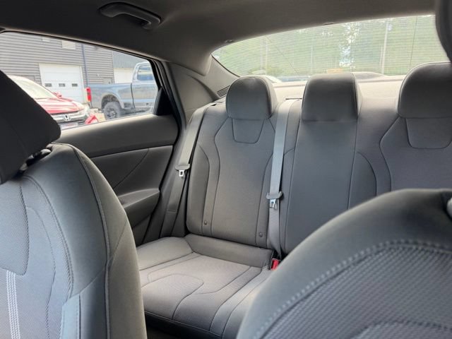 Used 2022 Hyundai Elantra SE FWD image 19