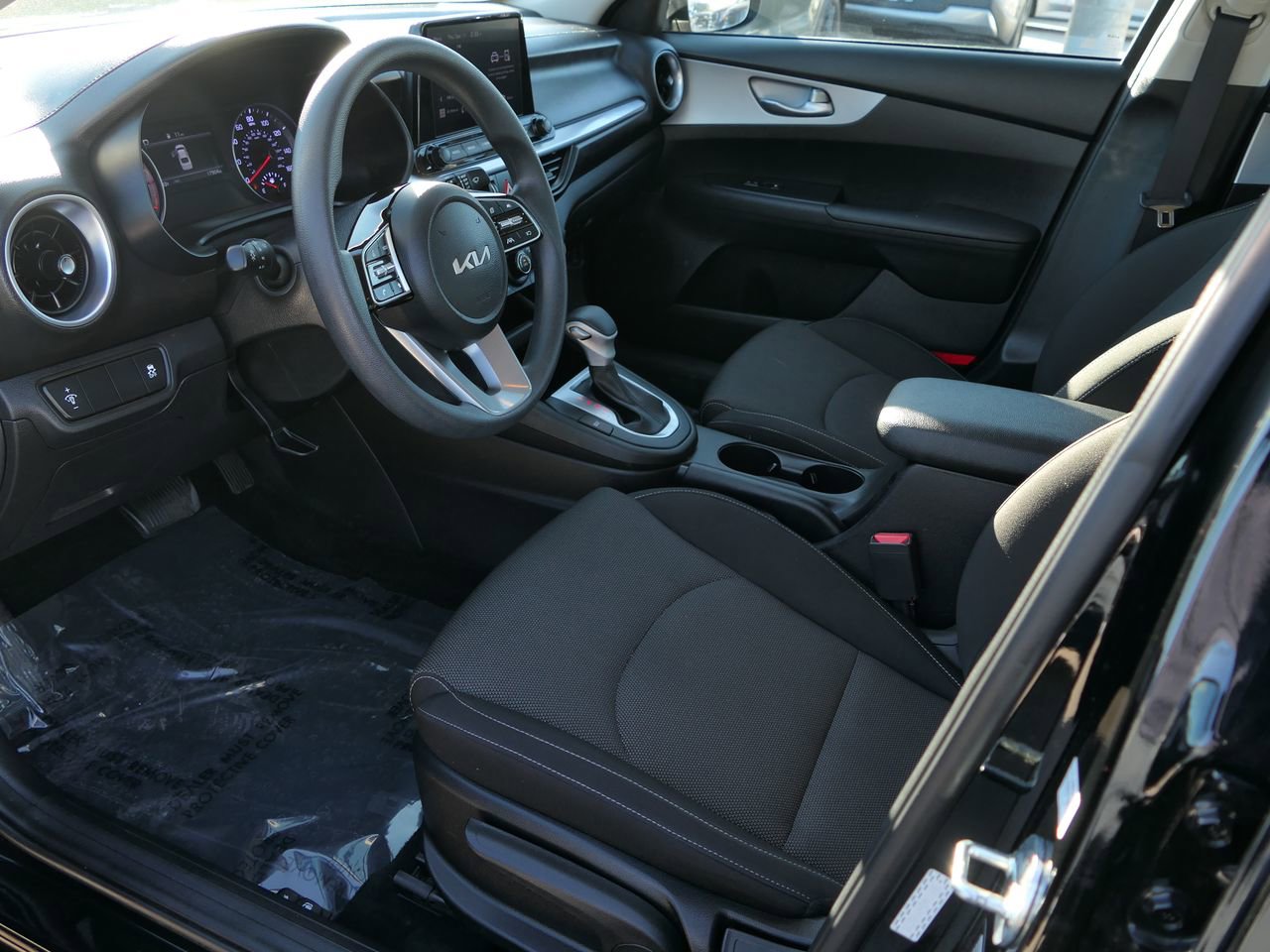 Used 2023 Kia Forte LXS image 11