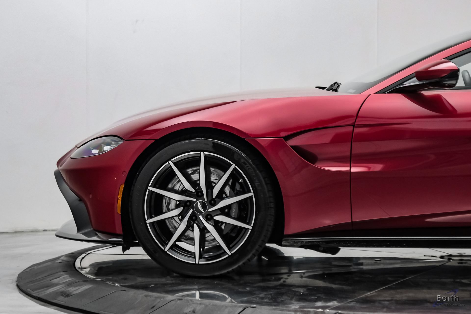 Used 2019 Aston Martin V8 Vantage Coupe RWD image 10