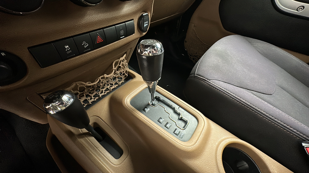 Used 2013 Jeep Wrangler Unlimited Sahara AWD/4WD image 19