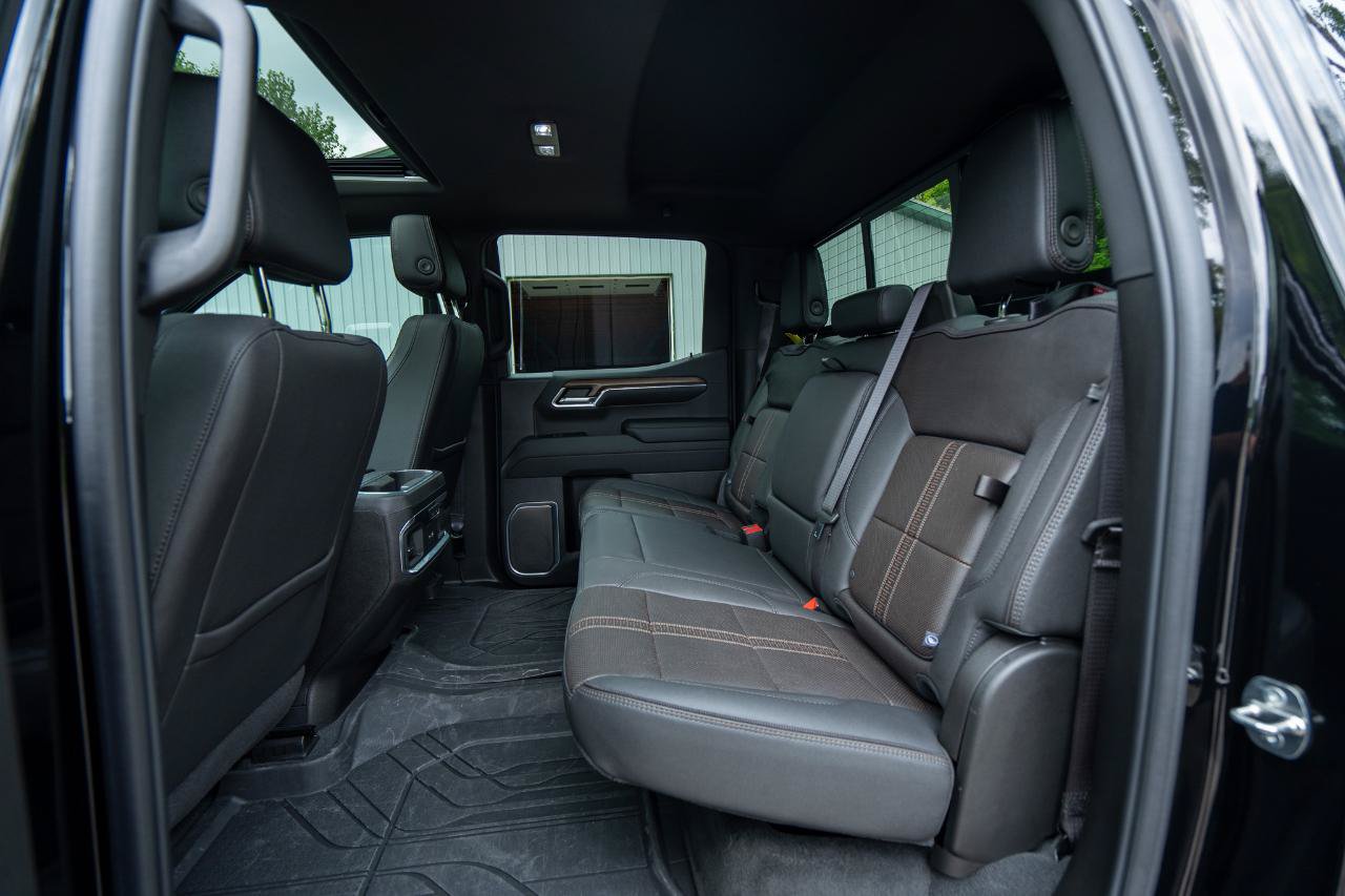 Used 2023 Chevrolet Silverado 1500 High Country w/ High Country Premium Package AWD/4WD image 25