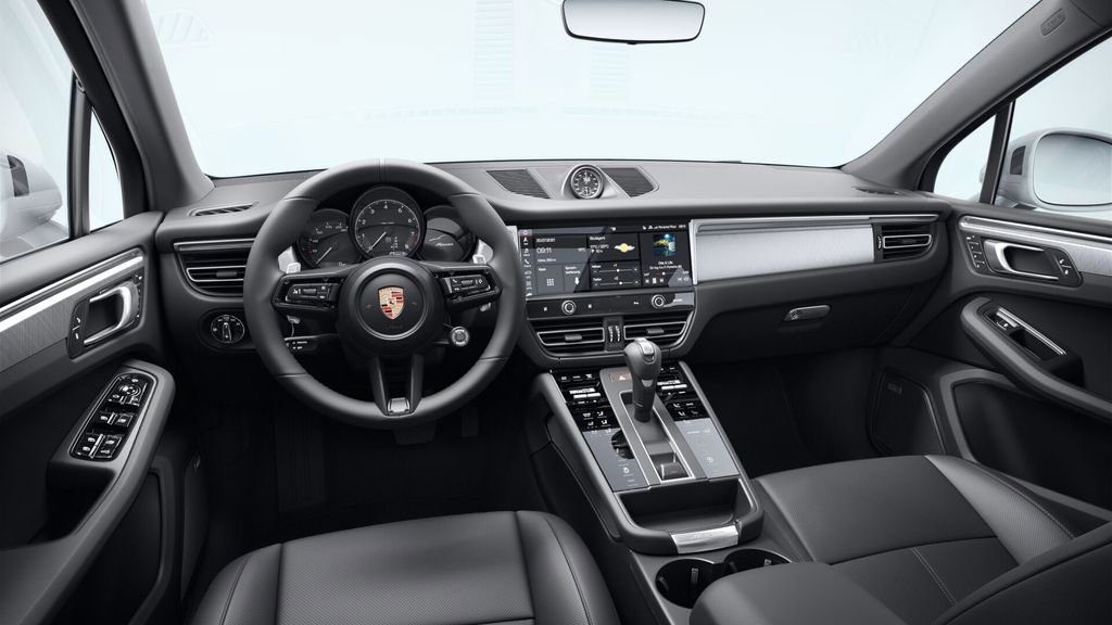 Certified 2026 Porsche Macan AWD/4WD image 4