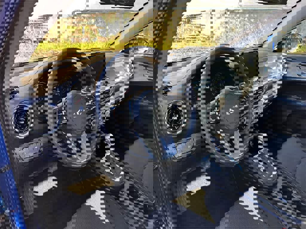 Used 2023 Kia Forte LXS image 2