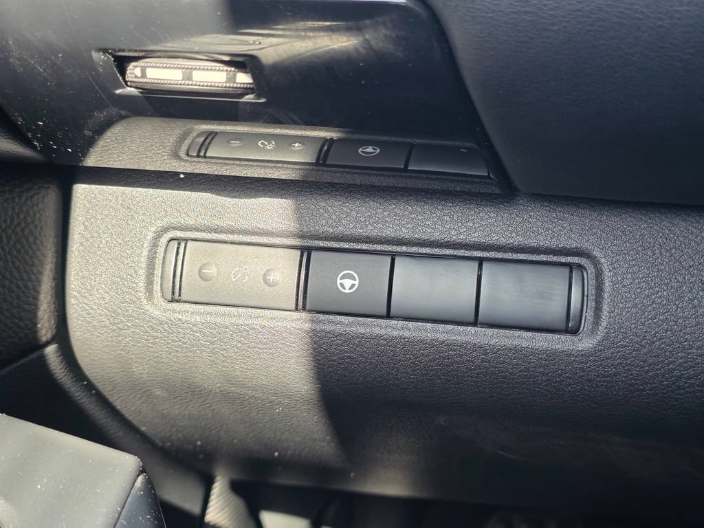 Used 2024 Nissan Pathfinder SV FWD image 33