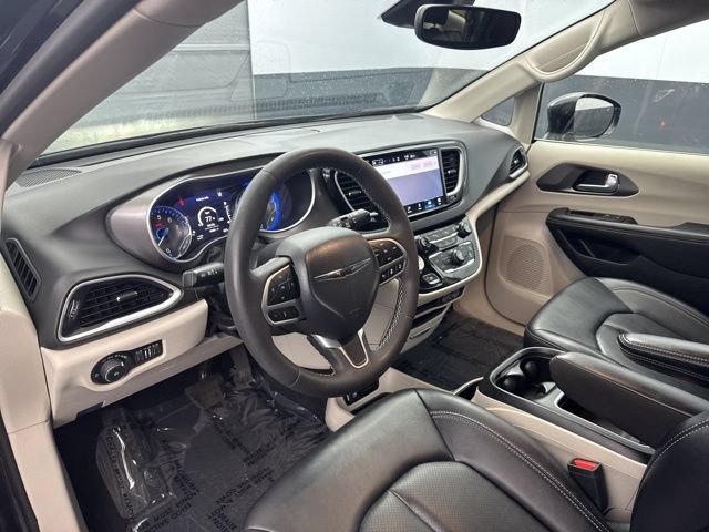 Used 2024 Chrysler Pacifica Touring-L FWD image 12