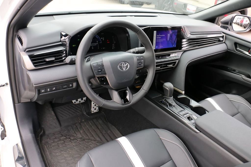 Used 2026 Toyota Camry Hybrid w/ Convenience Package FWD image 17