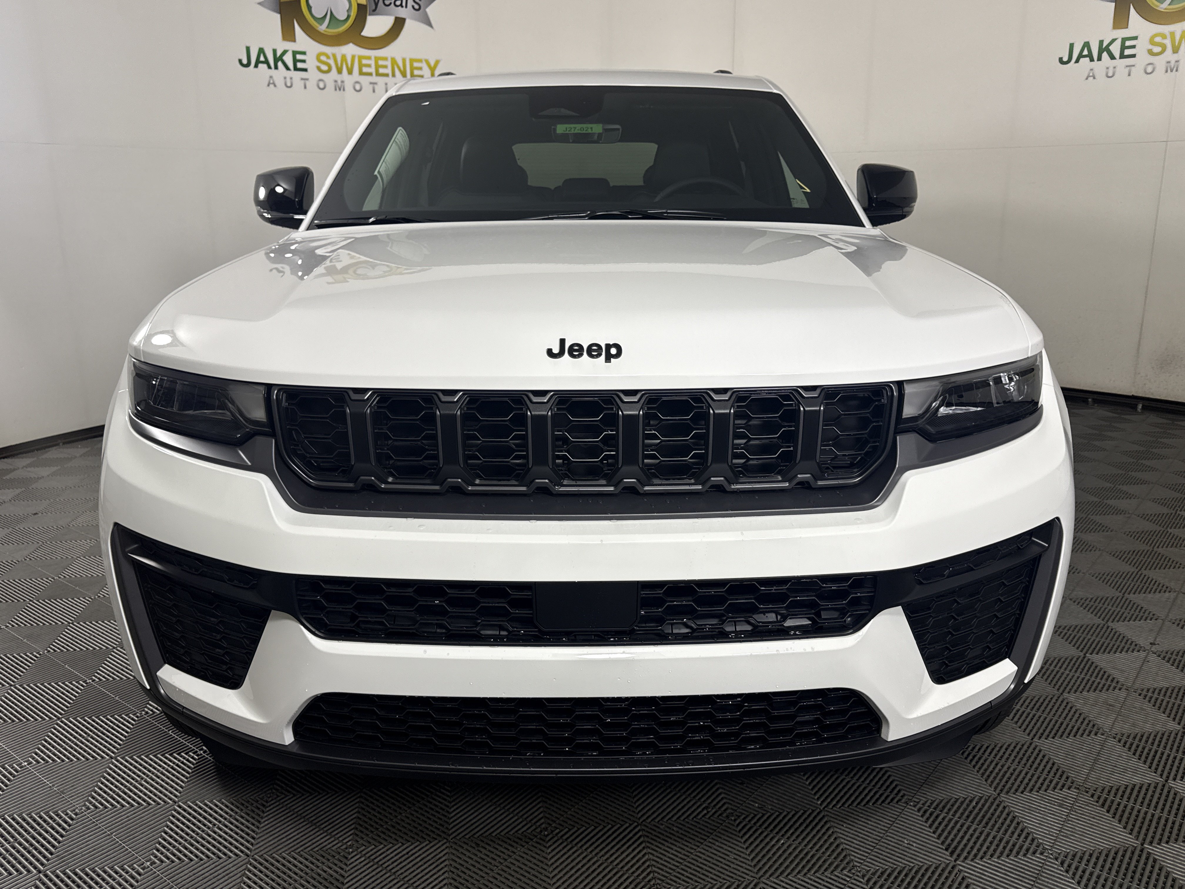 New 2027 Jeep Grand Cherokee 4WD image 3