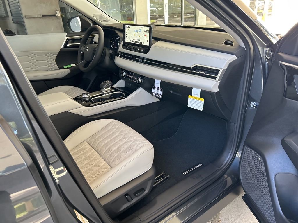 New 2025 Mitsubishi Outlander SEL image 24