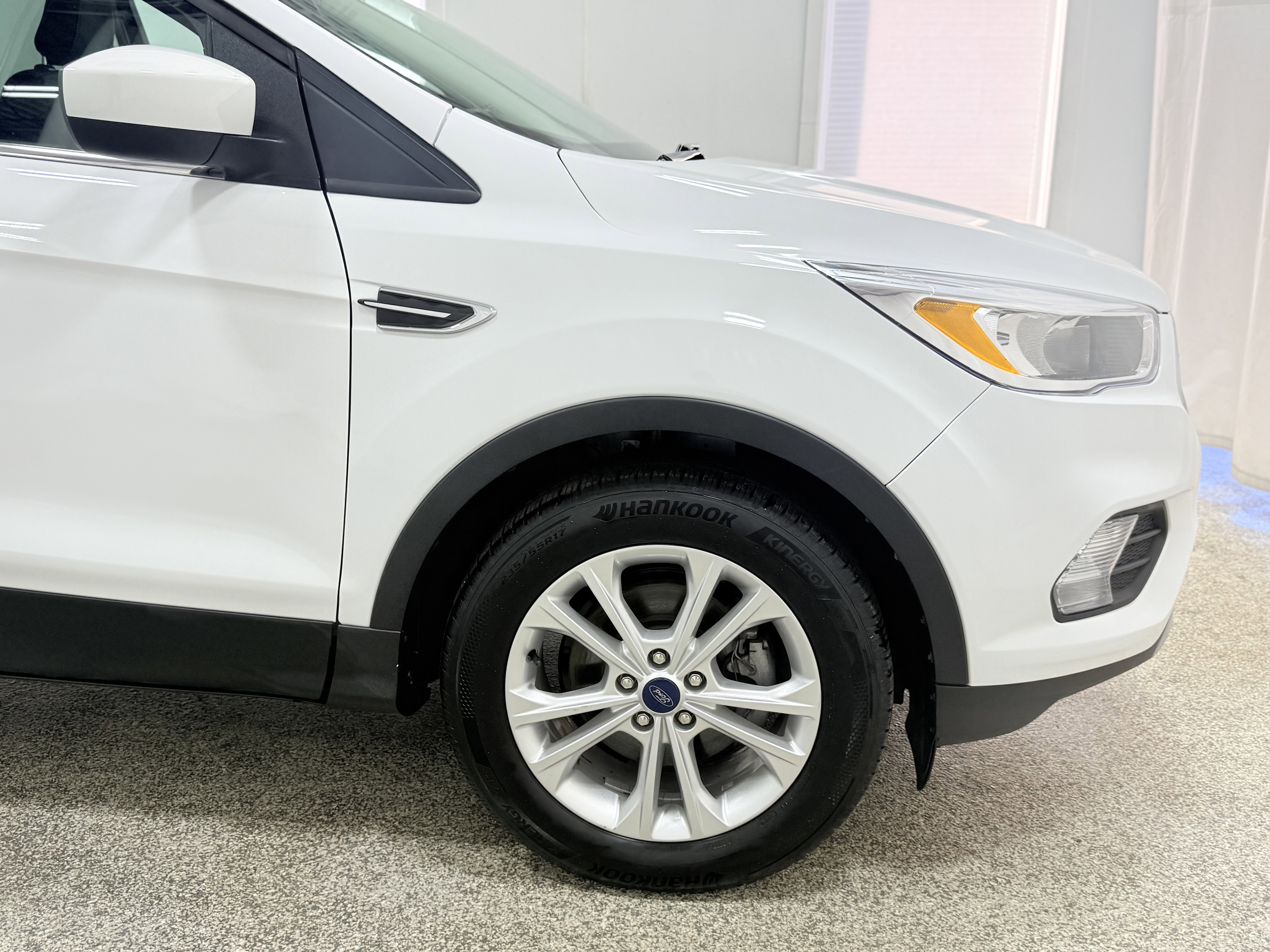 Used 2018 Ford Escape SE w/ SE Sync 3 Package image 29