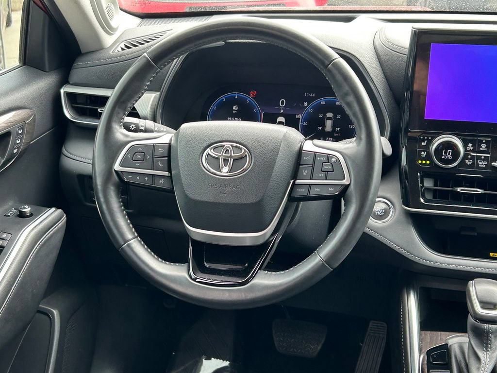 Used 2023 Toyota Highlander Platinum FWD image 45