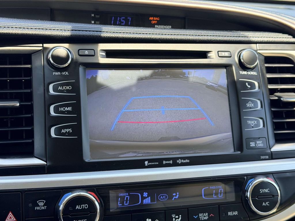 Used 2016 Toyota Highlander XLE AWD/4WD image 4