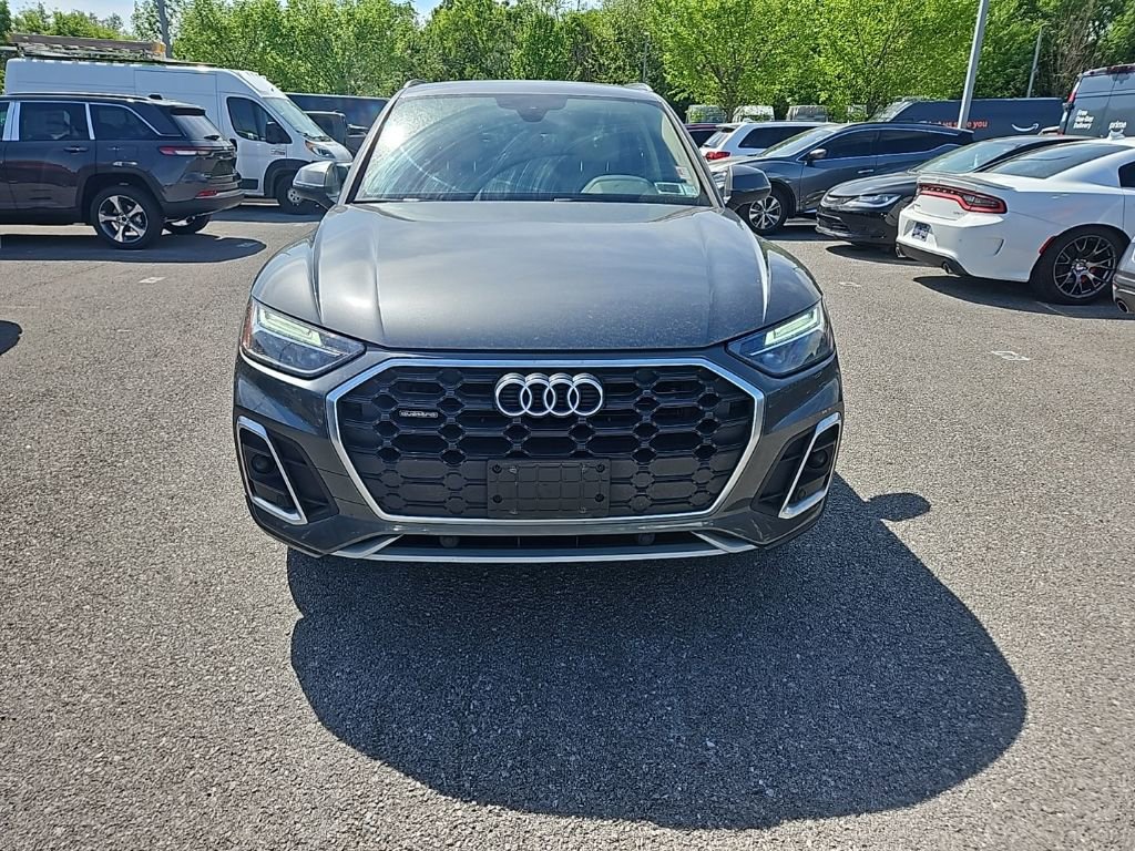 Used 2023 Audi Q5 2.0T Premium w/ Convenience Package AWD/4WD image 2