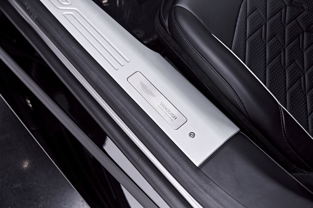 Used 2025 Aston Martin Vanquish RWD image 45