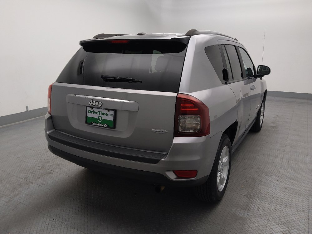 Used 2017 Jeep Compass Latitude FWD image 7