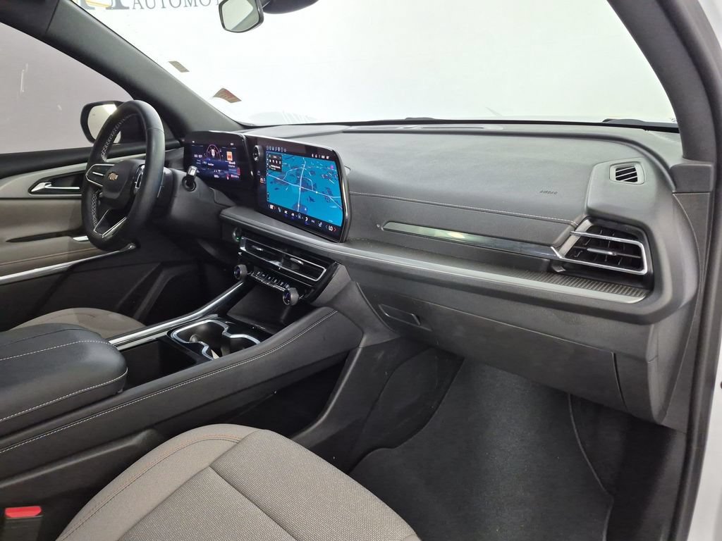 Used 2025 Chevrolet Traverse LT w/ Driver Confidence Package FWD image 39