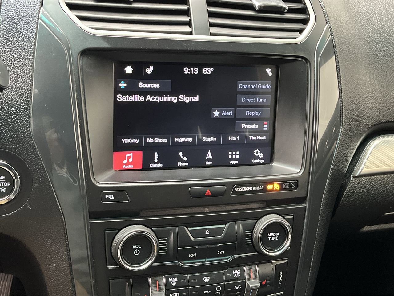 Used 2018 Ford Explorer XLT w/ Equipment Group 202A AWD/4WD image 19