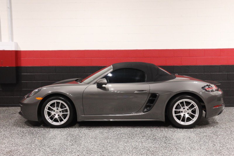 Used 2017 Porsche 718 Boxster RWD image 22