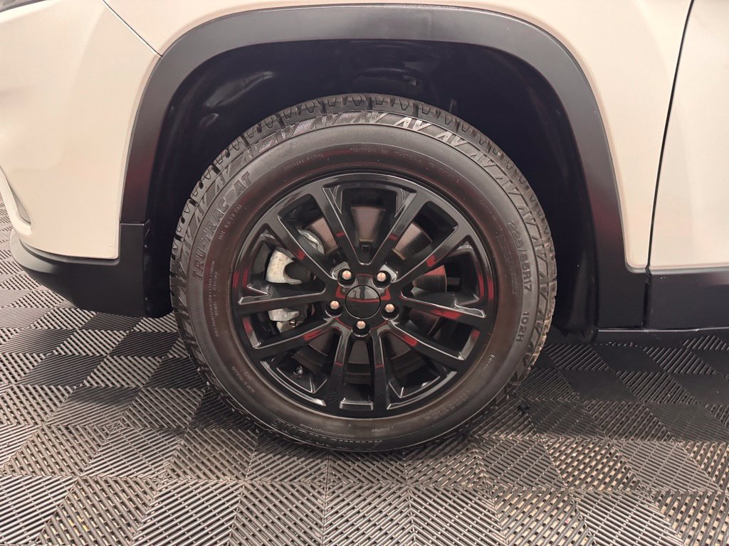 Used 2021 Jeep Cherokee Latitude Plus AWD/4WD image 8