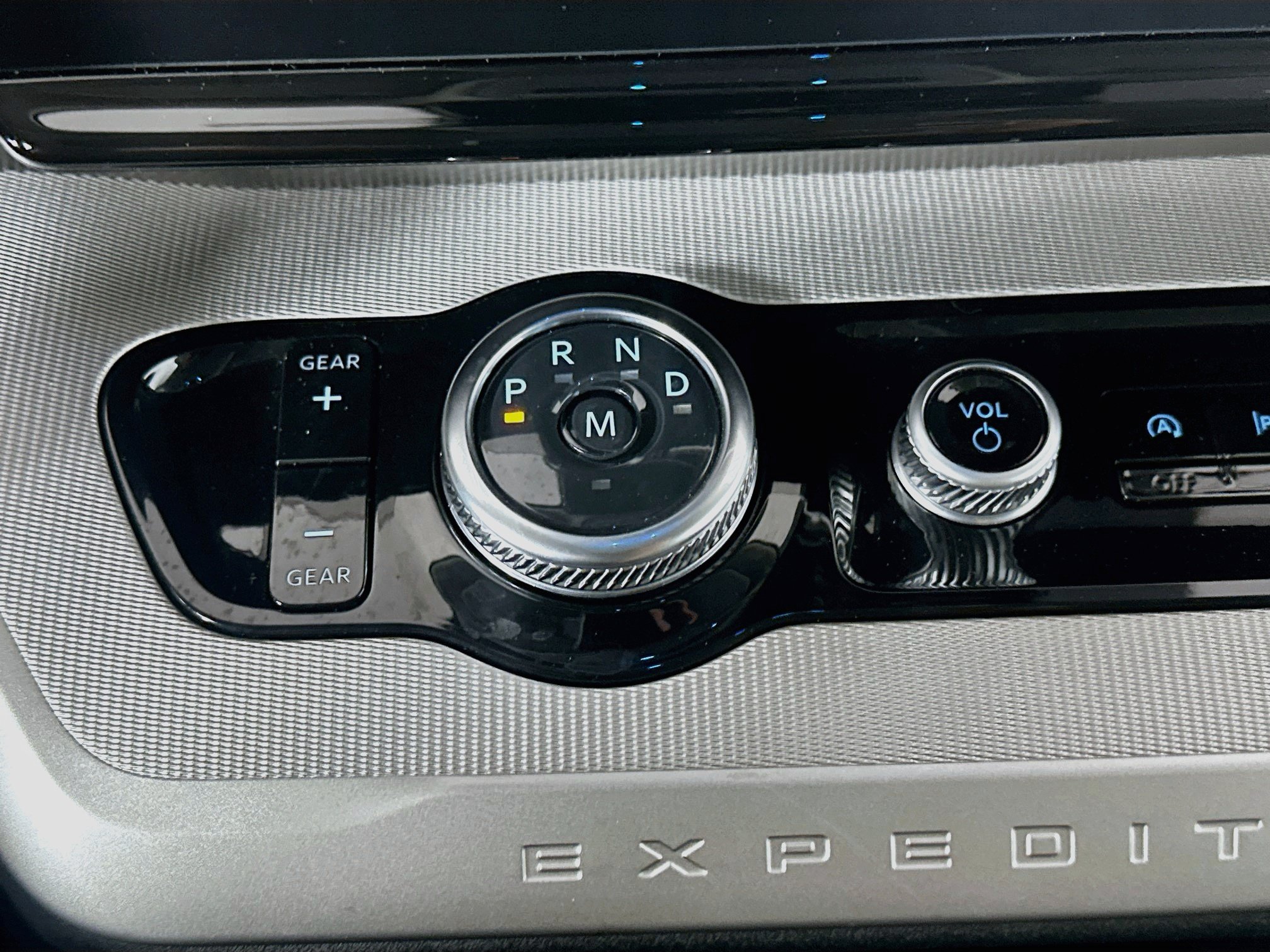 Used 2025 Ford Expedition Active AWD/4WD image 25