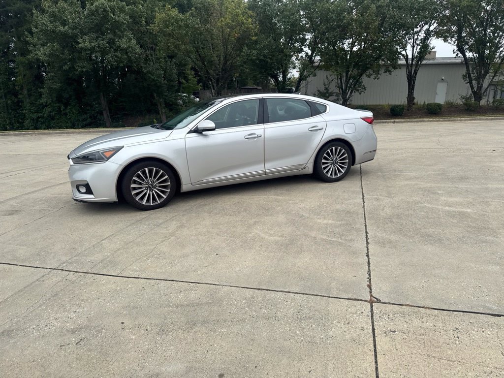 Used 2017 Kia Cadenza Premium w/ Luxury Package FWD image 14