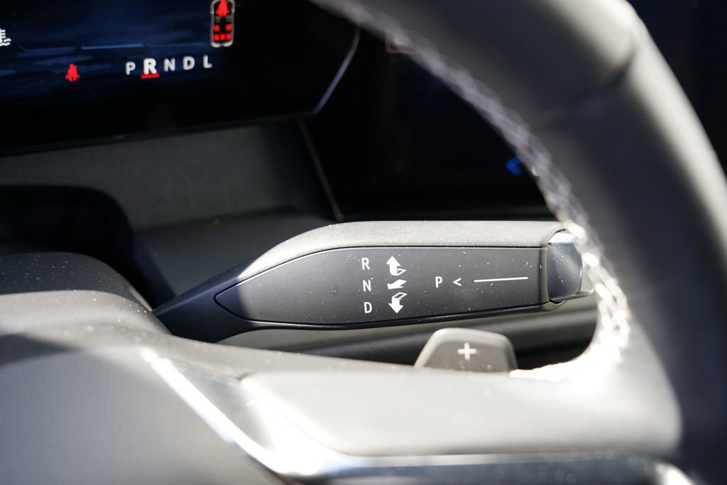 Used 2025 Chevrolet Traverse LT image 39