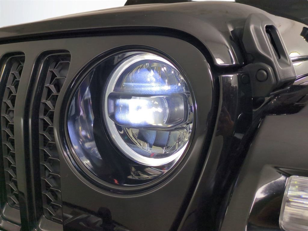 Used 2023 Jeep Gladiator Overland image 10