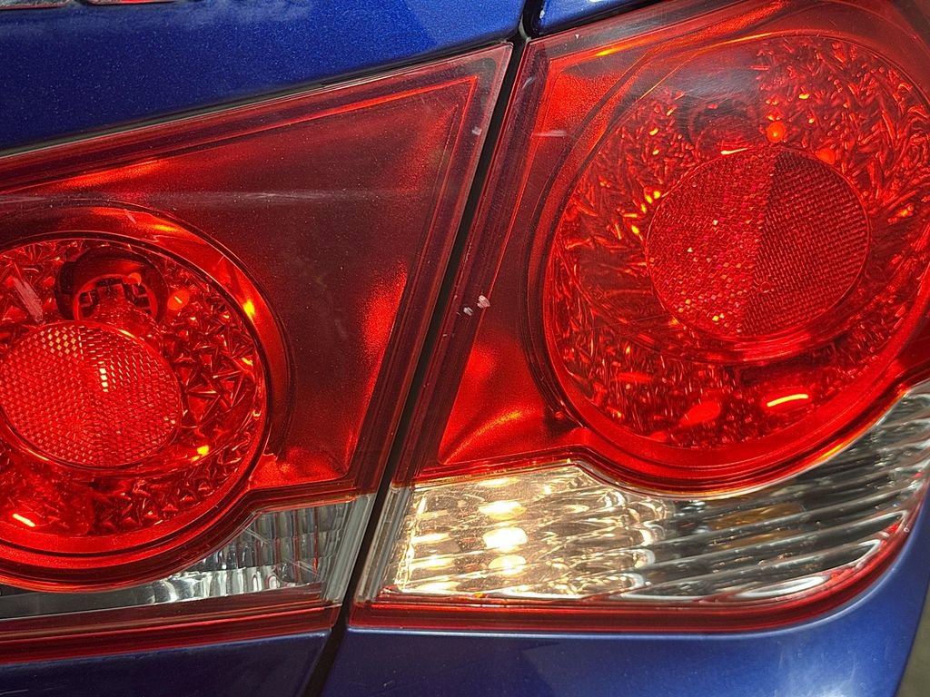 Used 2013 Chevrolet Cruze LS FWD image 29