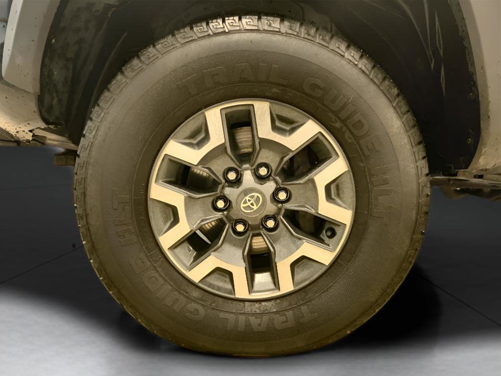 Used 2021 Toyota Tacoma TRD Off-Road image 10