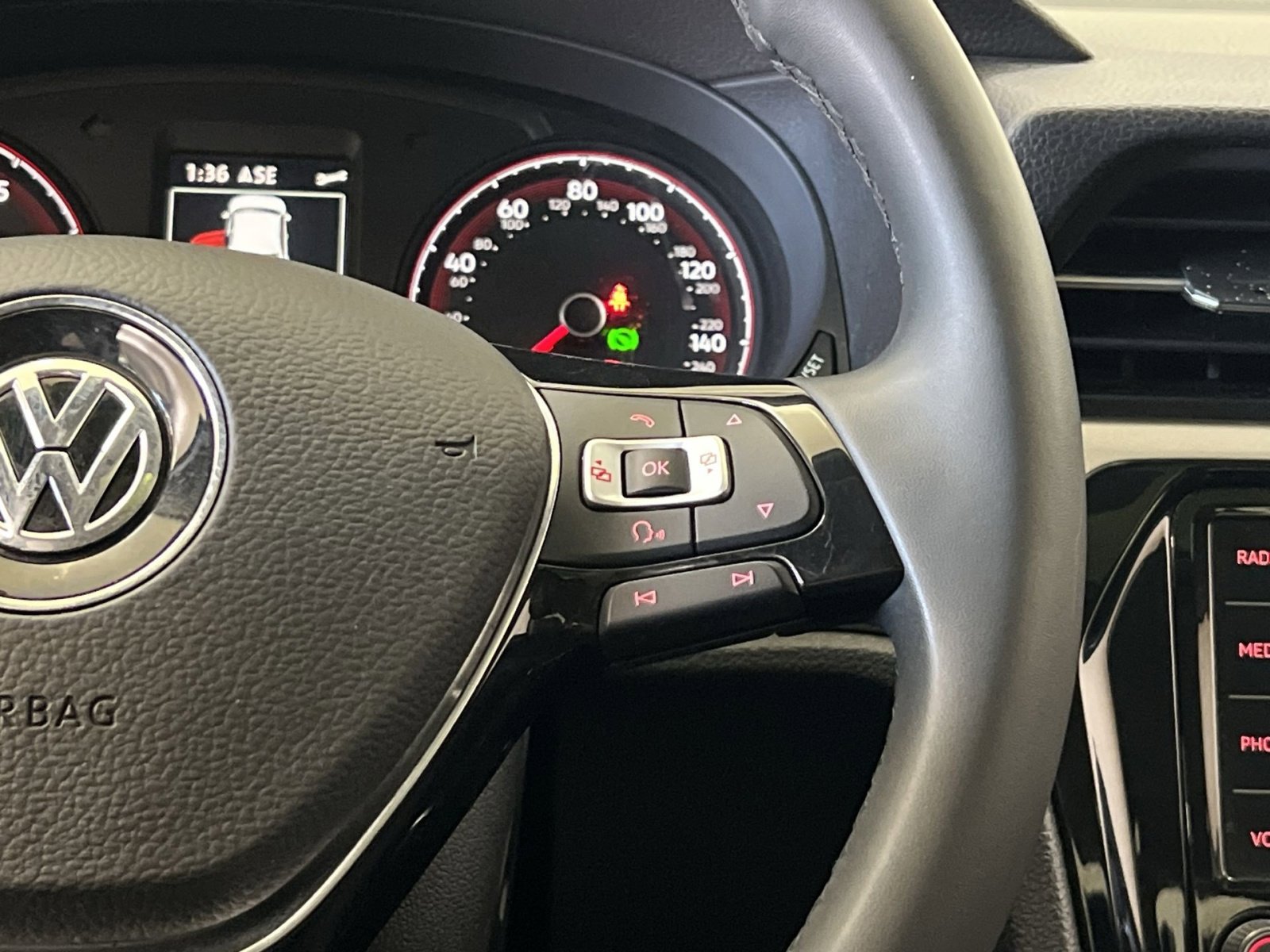 Used 2022 Volkswagen Passat 2.0T SE image 29