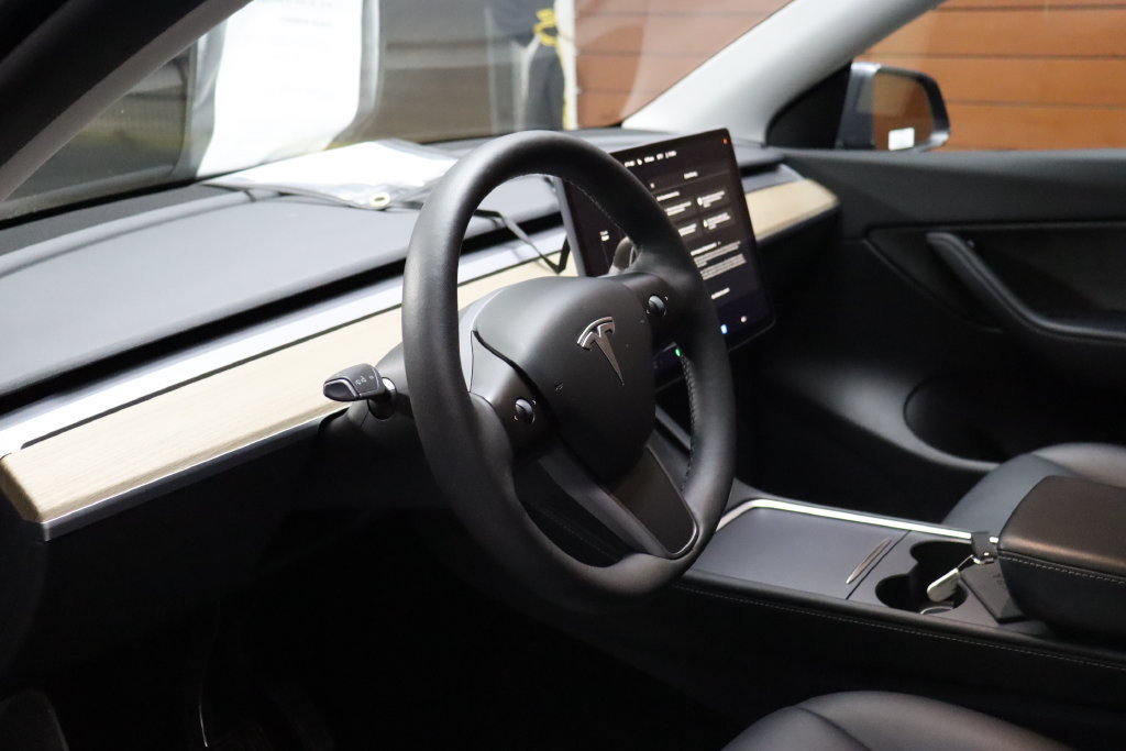 Used 2022 Tesla Model Y Long Range AWD/4WD image 27