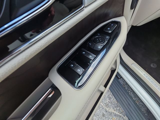 Used 2020 Lincoln Navigator Reserve w/ Luxury Package AWD/4WD image 13