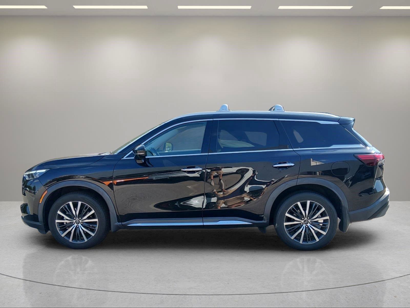 Used 2023 INFINITI QX60 Sensory AWD/4WD image 2