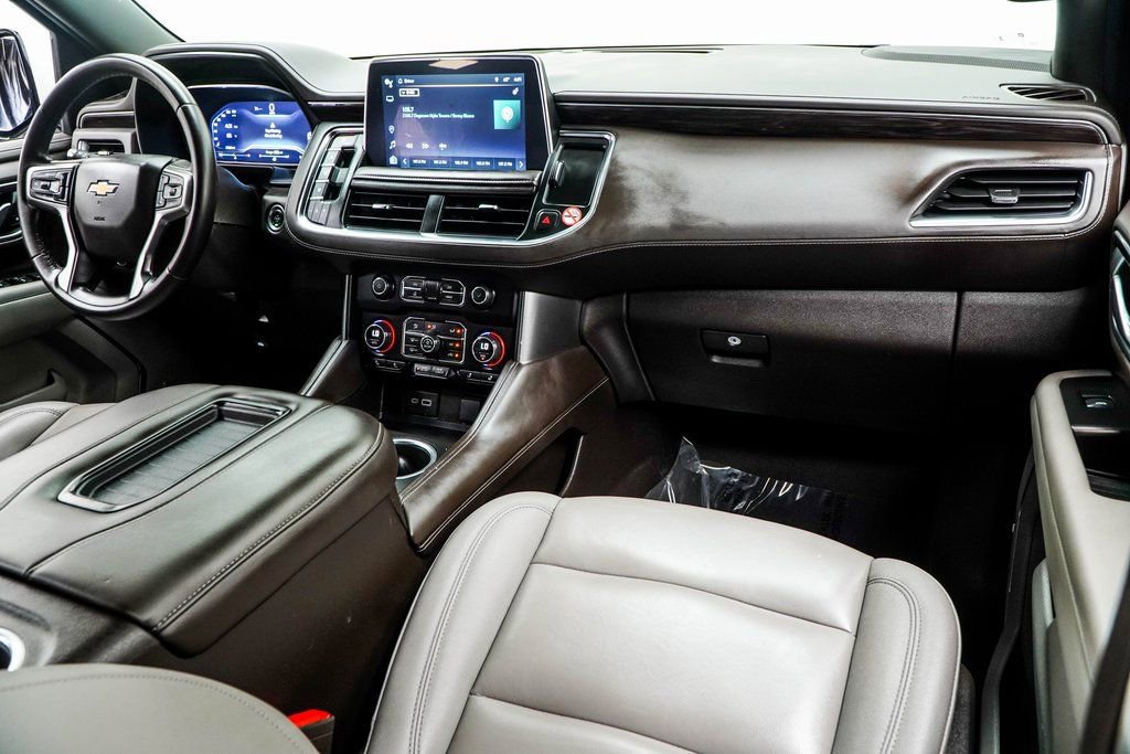 Used 2024 Chevrolet Suburban LT RWD image 17