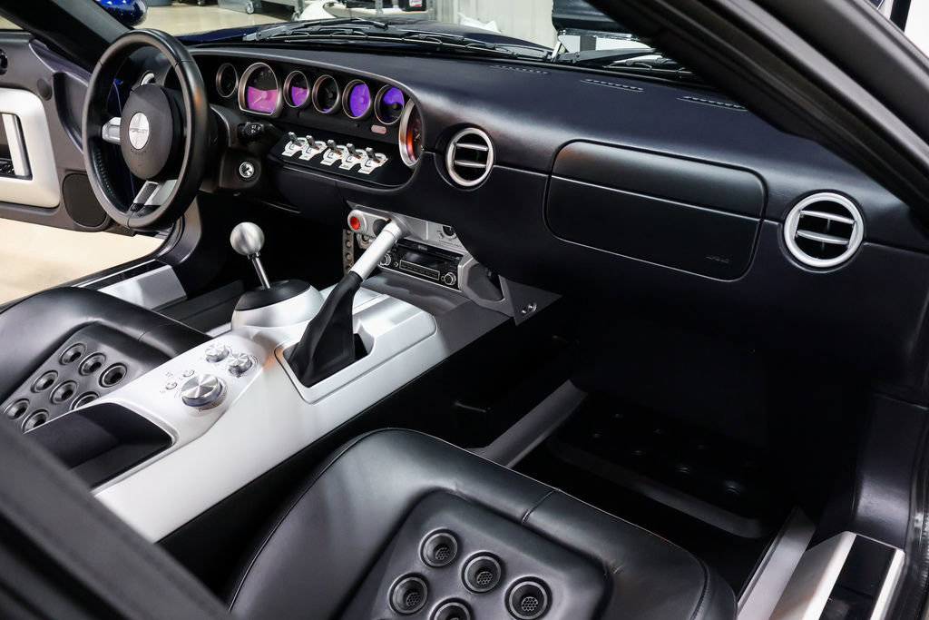 Used 2006 Ford GT RWD image 40