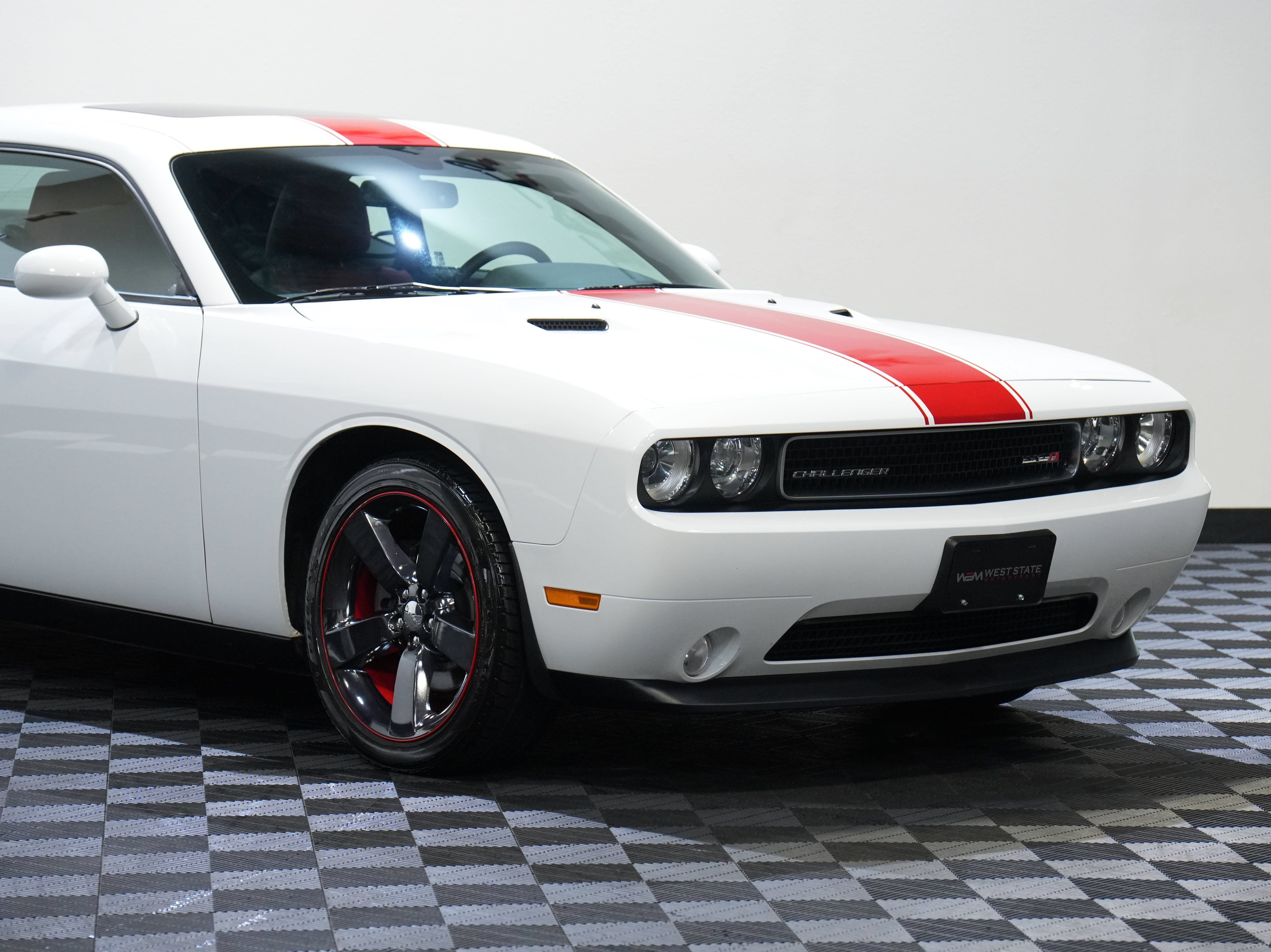 Used 2014 Dodge Challenger SXT RWD image 9