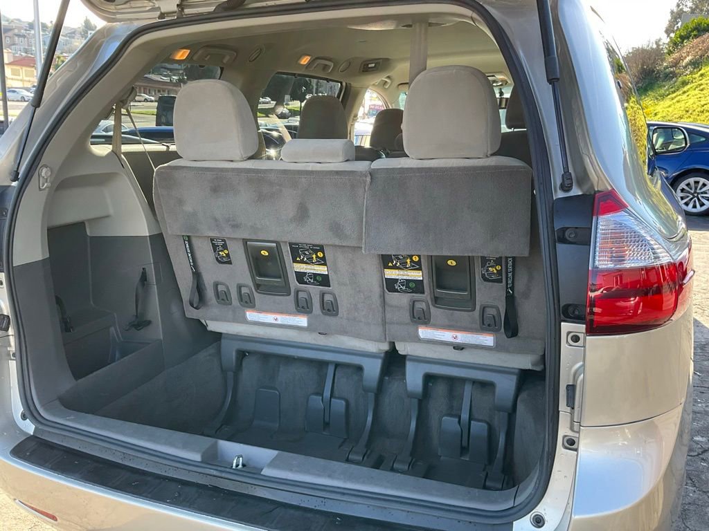 Used 2015 Toyota Sienna LE image 8