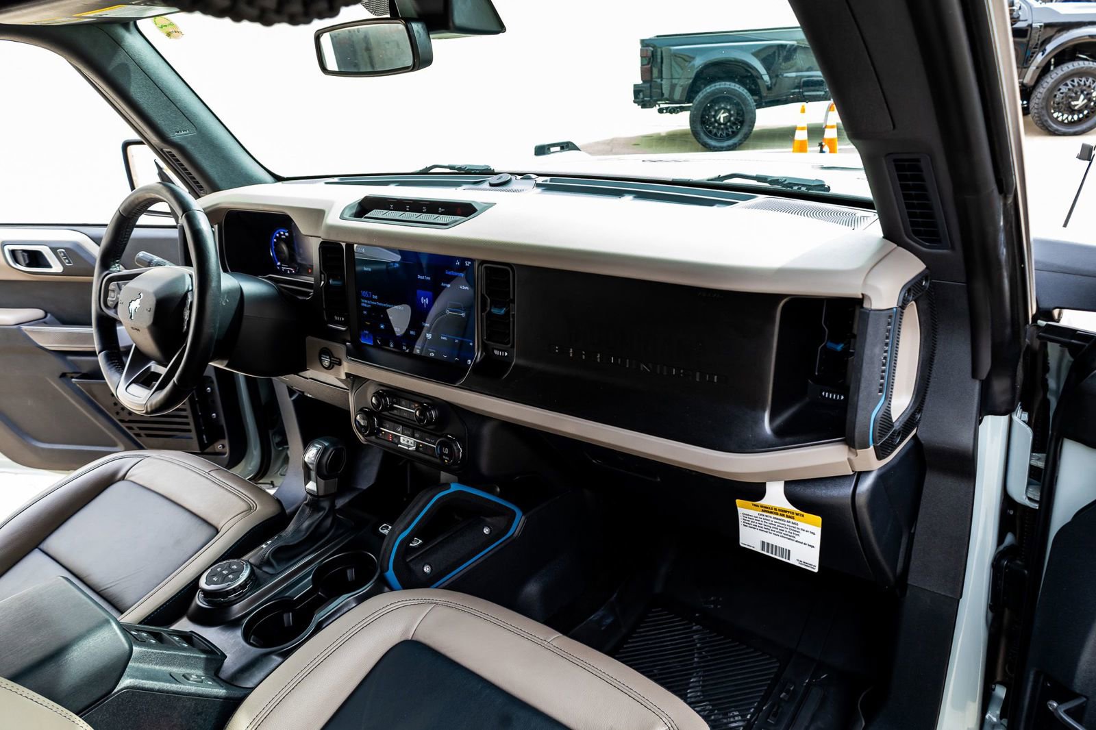 Used 2023 Ford Bronco Wildtrak image 17