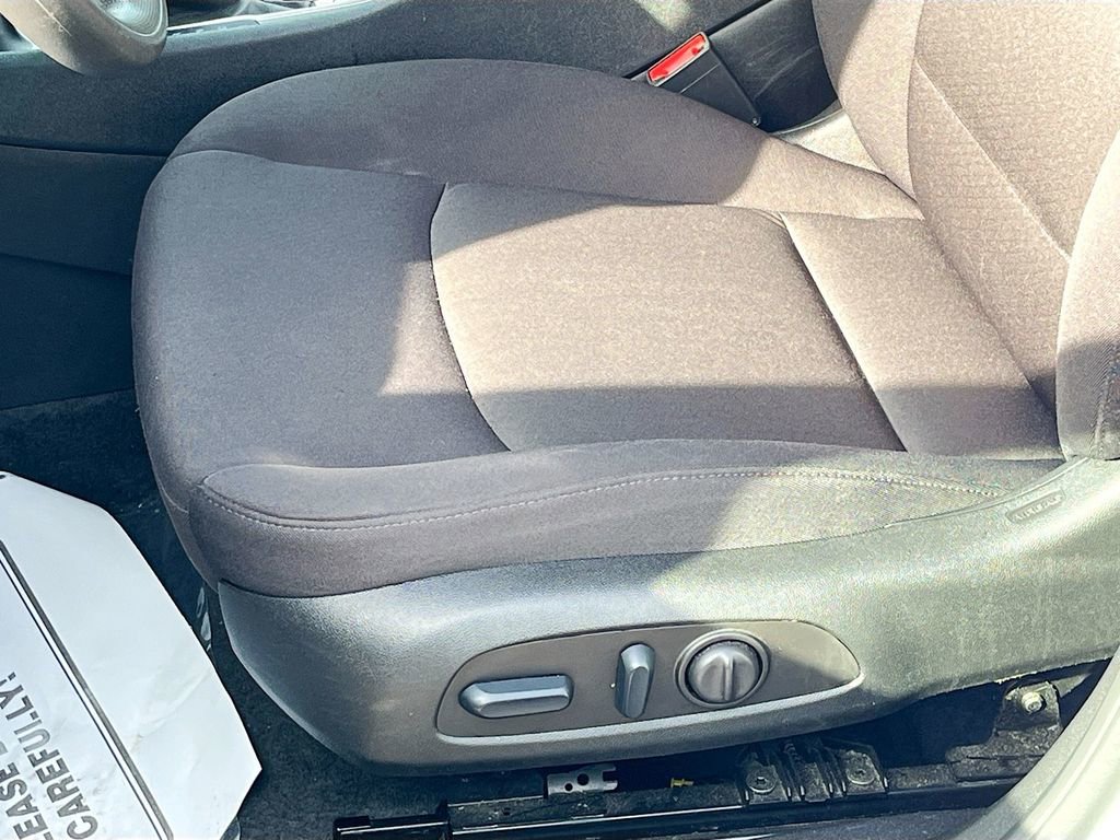 Used 2025 Chevrolet Malibu LT FWD image 13