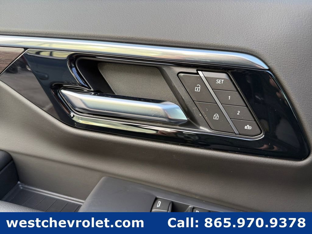 New 2026 Chevrolet Suburban Premier image 24