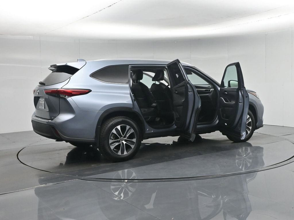 Used 2021 Toyota Highlander XLE image 6