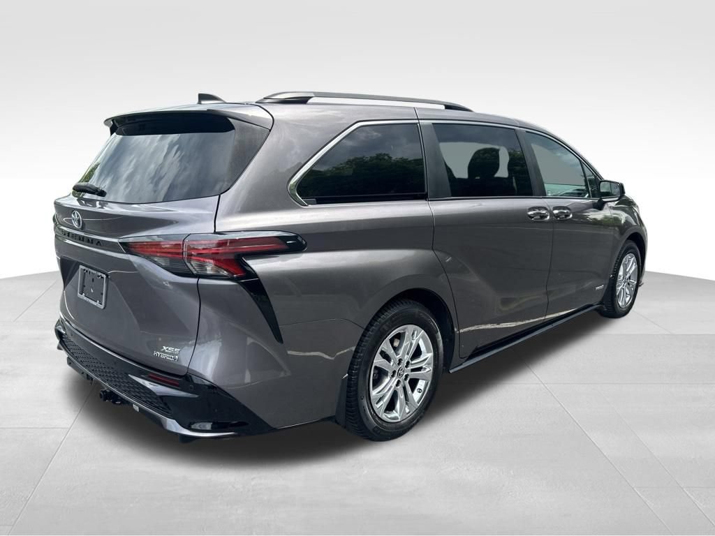Certified 2021 Toyota Sienna XSE w/ XSE Plus Package AWD/4WD image 5
