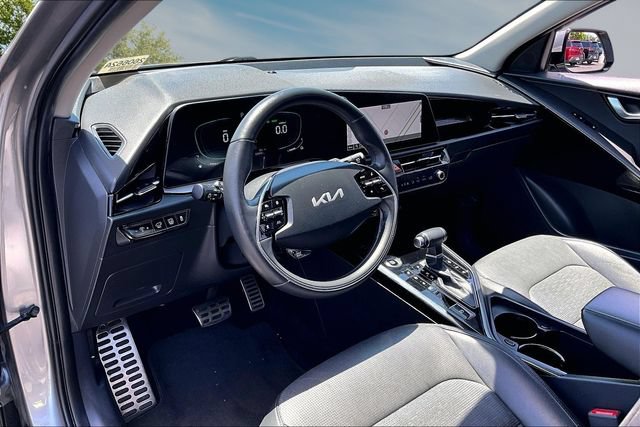 Used 2023 Kia Niro SX Touring FWD image 17