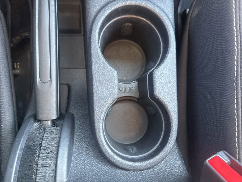 Used 2016 Jeep Wrangler Unlimited Sahara image 27